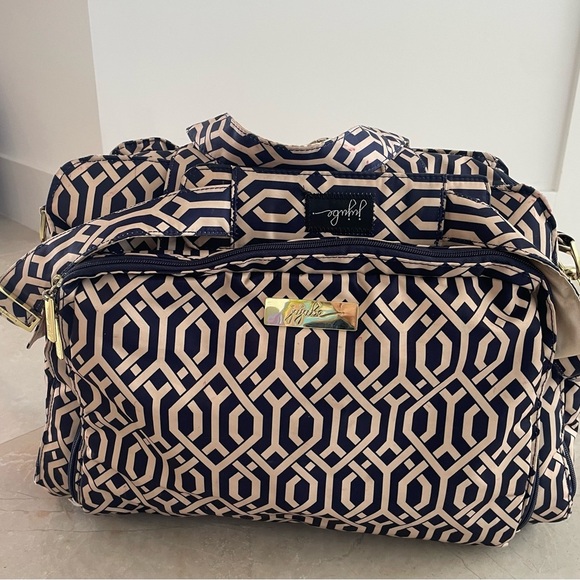 Jujube Diaper Bag 
Geometric Design Top Handle
Adj.Shoulder Strap
Excellent cond - Picture 2 of 10